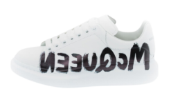 Graffiti oversize white